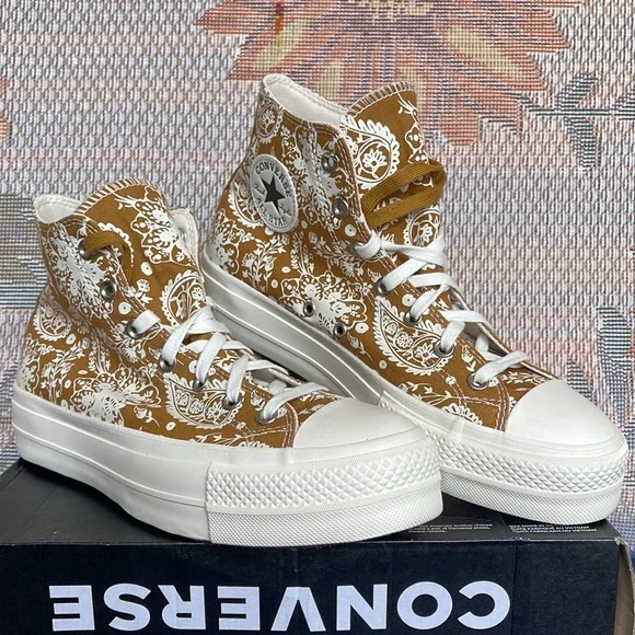 Converse WMNS 572541C
CTAS LIFT HI
WHEAT/EGRET/BLACK SNEAKERS - PLATFORMS - Picture 5 of 16